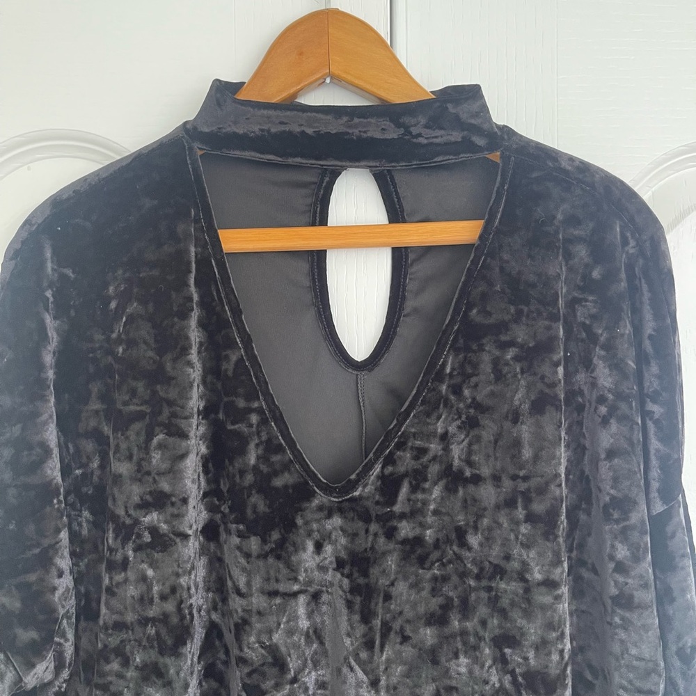 Missguided velvet black v-neck with mock neck size 20 - Picture 2 of 4